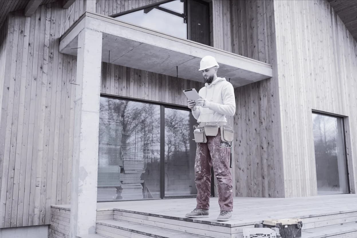 Artisan Triobat sur un chantier de construction bois